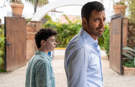 Raphael Alejandro (Hugo) and Eugenio Derbez (Maximo)